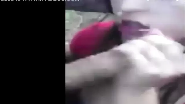 Молодая жена сосет азеру на улице
